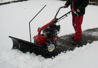 Einachser-Kehrmaschine ES-850 mit Schneeschild
