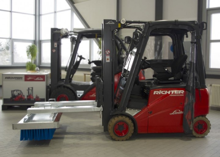 Kehrbesen für Gabelstapleranbau