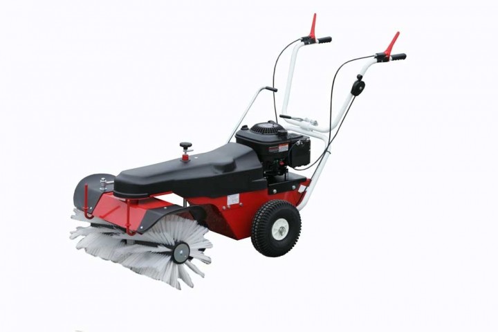 Kehrmaschine KM-800 mit Schneeräumschild