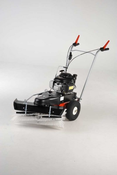 Kehrmaschine KM-700 mit Schneeräumschild
